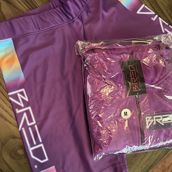 Bred Inc medium woman’s short set - Picture 4 of 4